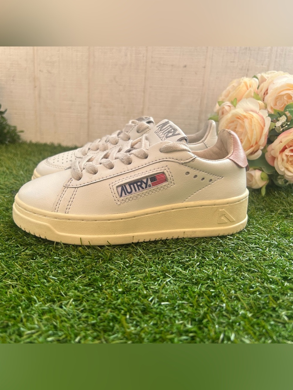 AUTRY SNEAKERS MISMATCHED
MEDALIST LOW SNEAKERS WHITE PINK LEATHER kids 30 
$240 - Picture 5 of 11
